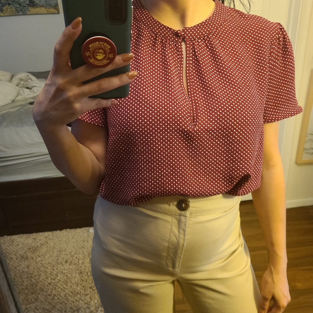 NWOT F21 keyhole polka dot burgundy top